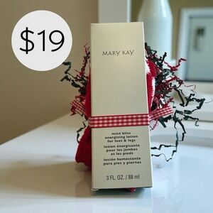 Mary Kay Mint Bliss Lotion & Cozy Socks